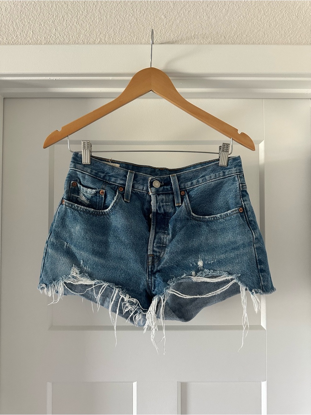 Classic Levi’s 501 Cutoff Denim Shorts Distressed Raw Hem - Size 27